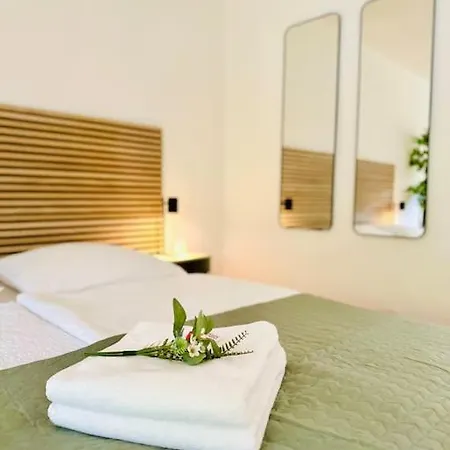 Alpine With Ac, Garden Terrace And Much Privacy דירה *