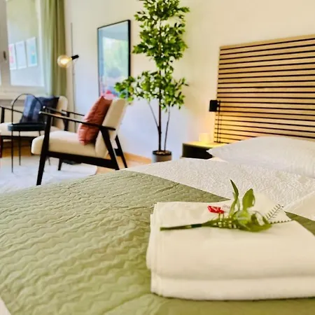 Alpine With Ac, Garden Terrace And Much Privacy