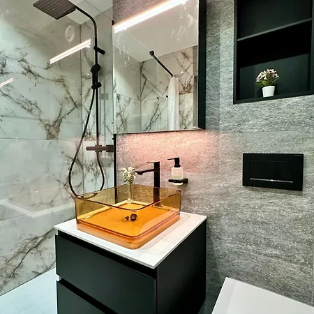 Апартаменти Alpine With Ac, Garden Terrace And Much Privacy
